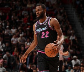 复出状态可以！维金斯半场5中4&amp;三分2中1拿到9分3板2断1帽